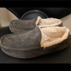 UGG men’s slippers NWOT